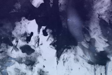 yaratıcı grunge arkaplan olarak kullanılmak üzere rastgele boyanmış tuval, renk lekeli kumaş ve bulanık doku.