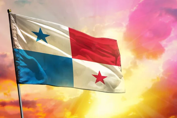 Trzepotliwa Flaga Panamy Pięknym Kolorowym Tle Zachodzącego Słońca Lub Wschodu — Zdjęcie stockowe