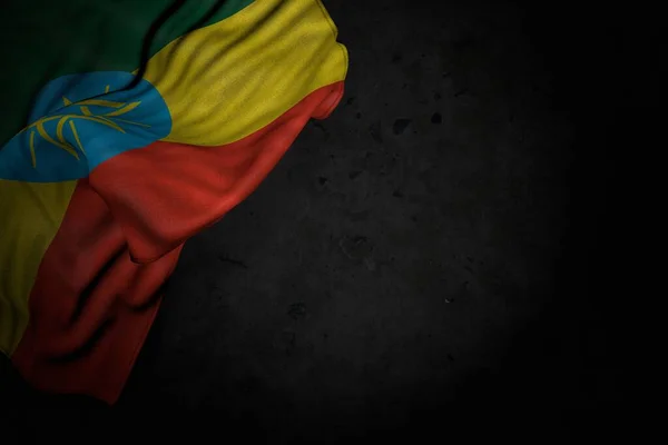 テキストのための無料のスペースと黒の石の上に大きな折り目を持つエチオピアの旗の美しい暗いイラスト 任意のごちそうフラグ3Dイラスト — ストック写真
