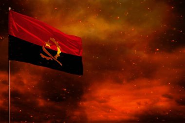Dalgalanan Angola bayrağı modeli. Kızıl gökyüzü ve duman sütunları hakkındaki verileriniz için boş alan. Angola sorunları kavramı.