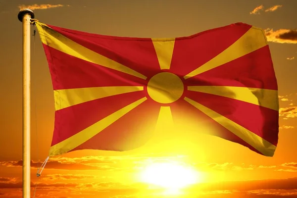 Makedonien Flagga Vävning Den Vackra Orange Solnedgång Bakgrund — Stockfoto