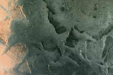 Oldukça kırmızı, parlak, yükseltilmiş sıva dokusu - soyut fotoğraf arkaplanı