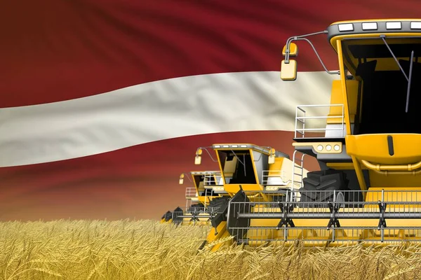 Современных Желтых Комбайна Флагом Латвии Пшеничном Поле Близкий Обзор Концепция — стоковое фото