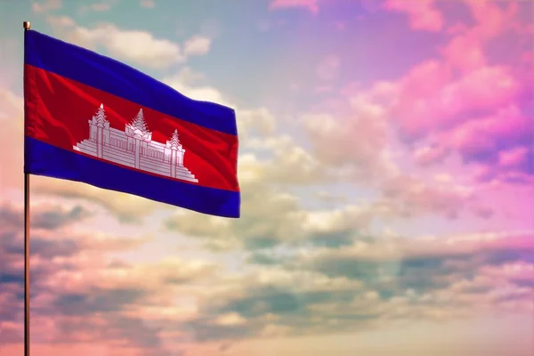 在多彩的云天背景上 飘扬的柬埔寨国旗与你的文字的地方成了模子 — 图库照片