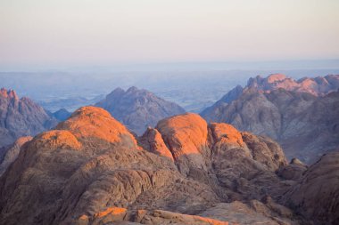 Dawn Zirvesi sabahın erken yüksek dağlar Moses Mount Sinai Mısır
