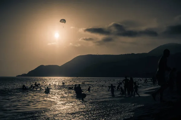 Fly Padák Před Slunce Při Západu Slunce Moři Večer Letní — Stock fotografie