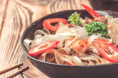 Sıcak Asya baharatlı yemek kalın kesme cam mung fungosa fasulye tatlı ekşi soslu erişte