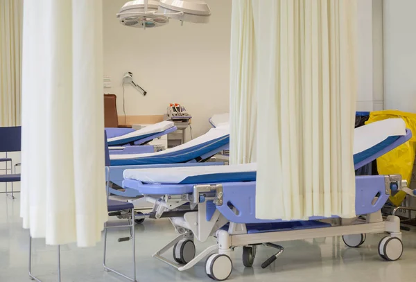 Modern Bir Hastanenin Acil Servisinde Tekerlek Yatakları — Stok fotoğraf
