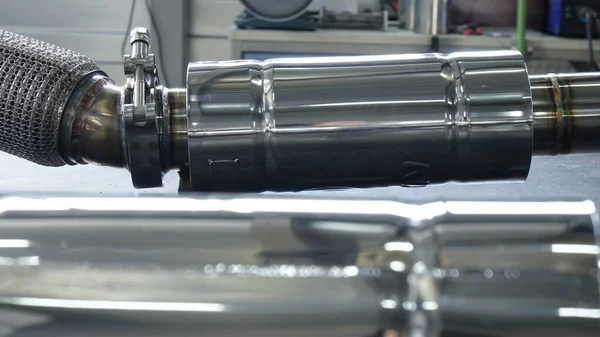 Uzatılmış bir yaşam arabası için egzoz boruları