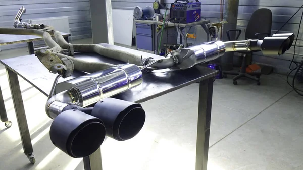 Uzatılmış bir yaşam arabası için egzoz boruları