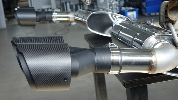 Uzatılmış bir yaşam arabası için egzoz boruları