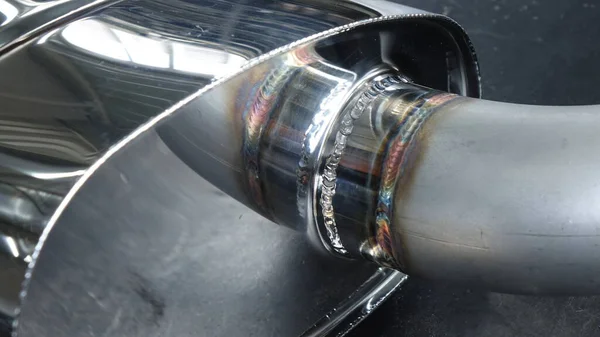 Uzatılmış bir yaşam arabası için egzoz boruları