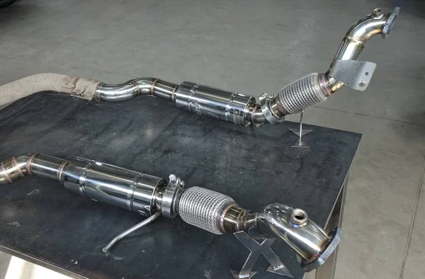 Uzatılmış bir yaşam arabası için egzoz boruları