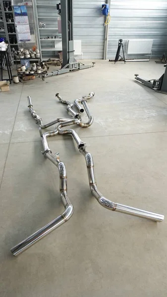 Uzatılmış bir yaşam arabası için egzoz boruları