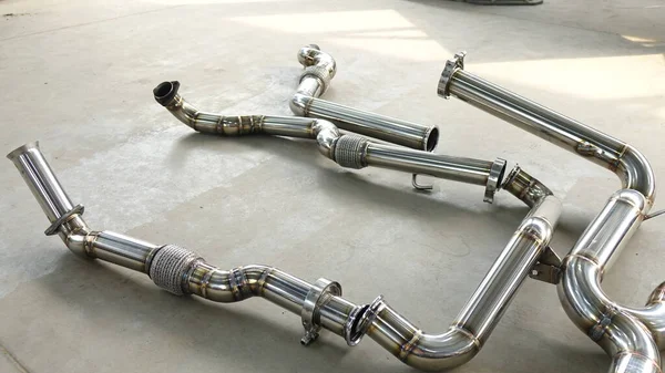 Uzatılmış bir yaşam arabası için egzoz boruları