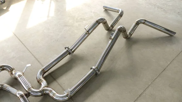 Uzatılmış bir yaşam arabası için egzoz boruları