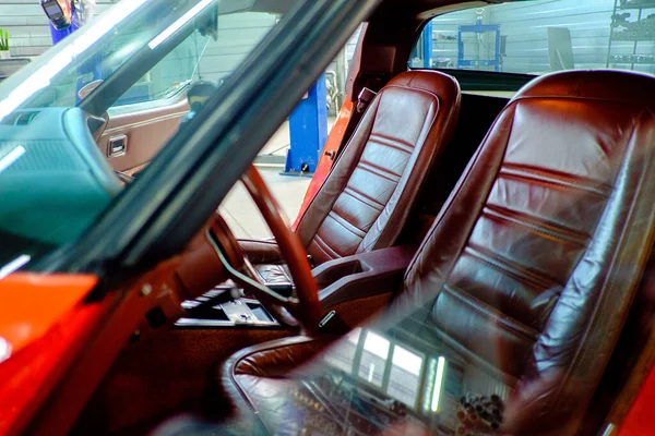 Eski spor arabanın içi.