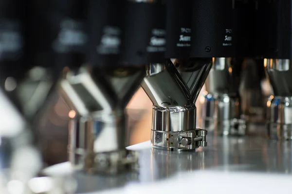 Egzoz boruları, otomobil egzoz sisteminin krom ucu.