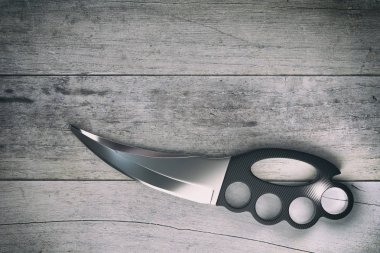 Knuckle duster ve bıçak