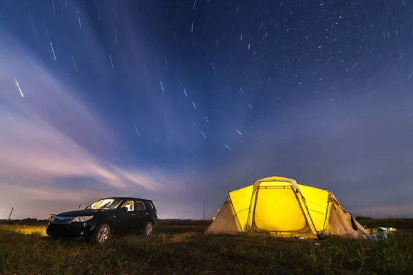 Subaru Forester Strand Camping Éjszakai Alatt Stock Kép
