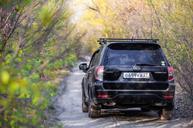 Nikolaevka, Rusya - 3 Mayıs 2019: Black Subaru Forester ön planda