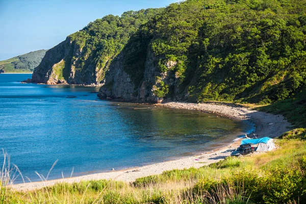 Zeltcamping Der Küste Schwarzes Auto Neben Dem Zelt — Stockfoto