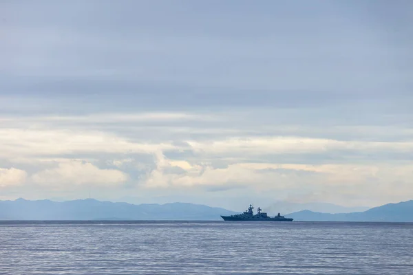 俄国军舰在海上太平洋 — 图库照片