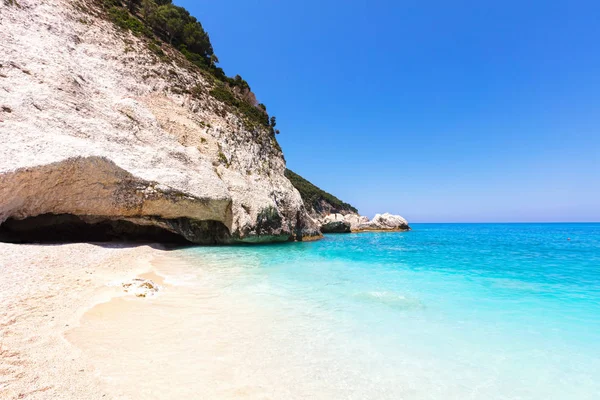 Rocce Bianche Con Arco Grotta Riva Mare Azzurro — Foto Stock