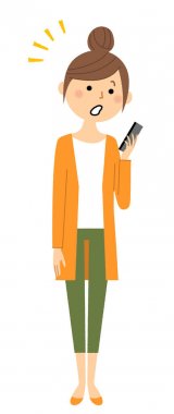 Genç kadın, anne, şaşırmış olmalısın. Akıllı bir telefona bakan genç bir kadının görüntüsü..