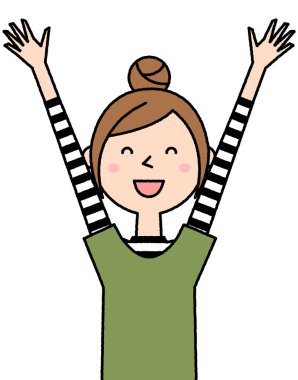 İki elini de kaldıran genç bir kadın. İki elini de kaldırmaktan memnun olan genç bir kadının resmi..