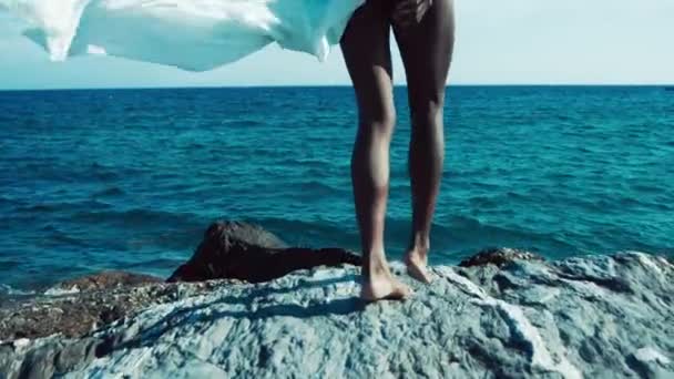 Ragazza nera sul mare — Video Stock