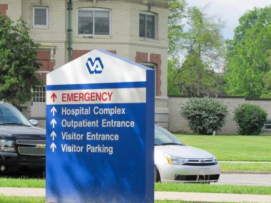 Mountain Home, Tennessee - ABD - 05-08-2012 - Gaziler için hastane yön tabelası