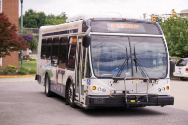 Johnson City, Tennessee / ABD -06-09-2020 - Otobüs garaj yolunda