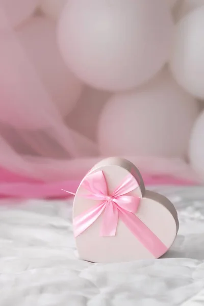 Pembe kalp hediye kağıt kutusu