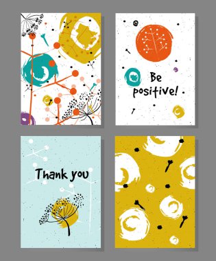 Elle çizilmiş otlar ve çiçeklerle evrensel şablonları kümesi. Kavram davetiyeler, el ilanları, posterler, tebrik kartları, tarihi kartları kaydetmek için afiş.