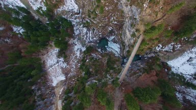 Hava güzel, eski kale Almanya'da Bavyera Alpleri'nde görüntülerini Neuschwanstein aradı. 4 k kalitesinde bu.