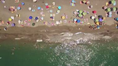 Plajda mükemmel bir görünüm.