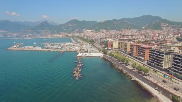 Pohled na moře a město. Salerno. — Stock video