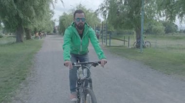 Bisiklet adam aşağıdaki çekim.