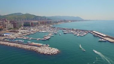 Deniz cephesinin havadan video çekimi.