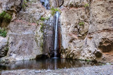 Sonunda Barranco del Infierno hiking Trail şelale.