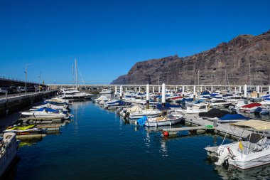Harbor günbatımı, liman yat kulübü Tenerife'otopark Yatlar