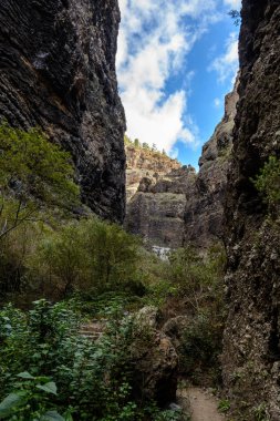 Sonunda Barranco del Infierno hiking Trail şelale.