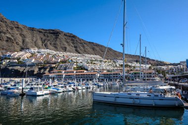 Harbor günbatımı, liman yat kulübü Tenerife'otopark Yatlar