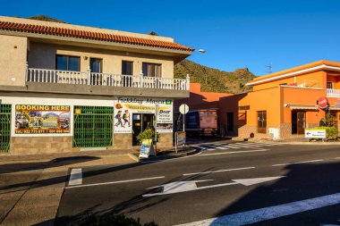 Santiago del Teide. İspanyol resort şehirler sokaklarında