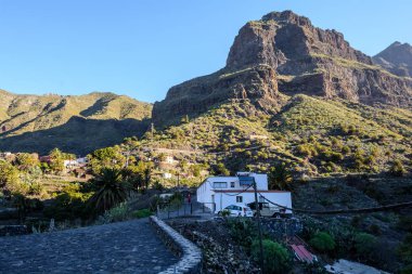 Masca. Eski evler, İspanya ile dar sokak.