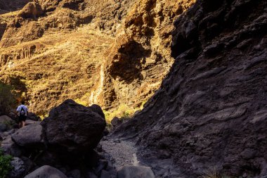 Gorge Masca hiking. büyük kayalar iz volkanik ada kapsar. Tenerife ada Dağları.