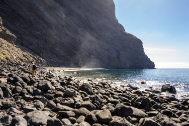 Güzel ve sessiz plaj masca. Gorge masca 'da yürüyüş. Volkanik ada. Tenerife Adası Dağları, Kanarya Adası, Ispanya