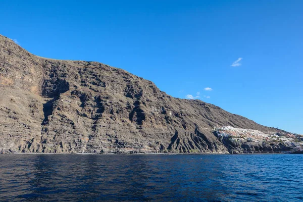 テネリフェ島のロスギガンテス岩へのボートからの眺め - カナリアスペイン — ストック写真