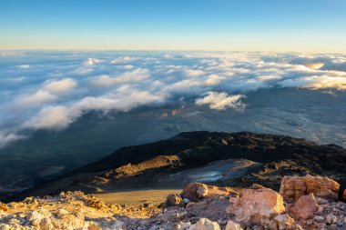 Tenerife, Kanarya Adası, İspanya 'da gün doğumunda volkan patlaması